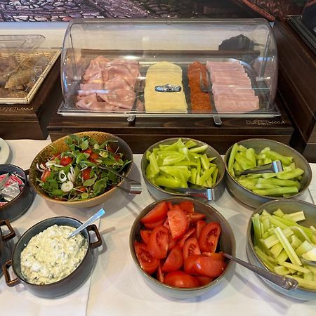 Medzilaborce Typton Hotel&Spa מראה חיצוני תמונה