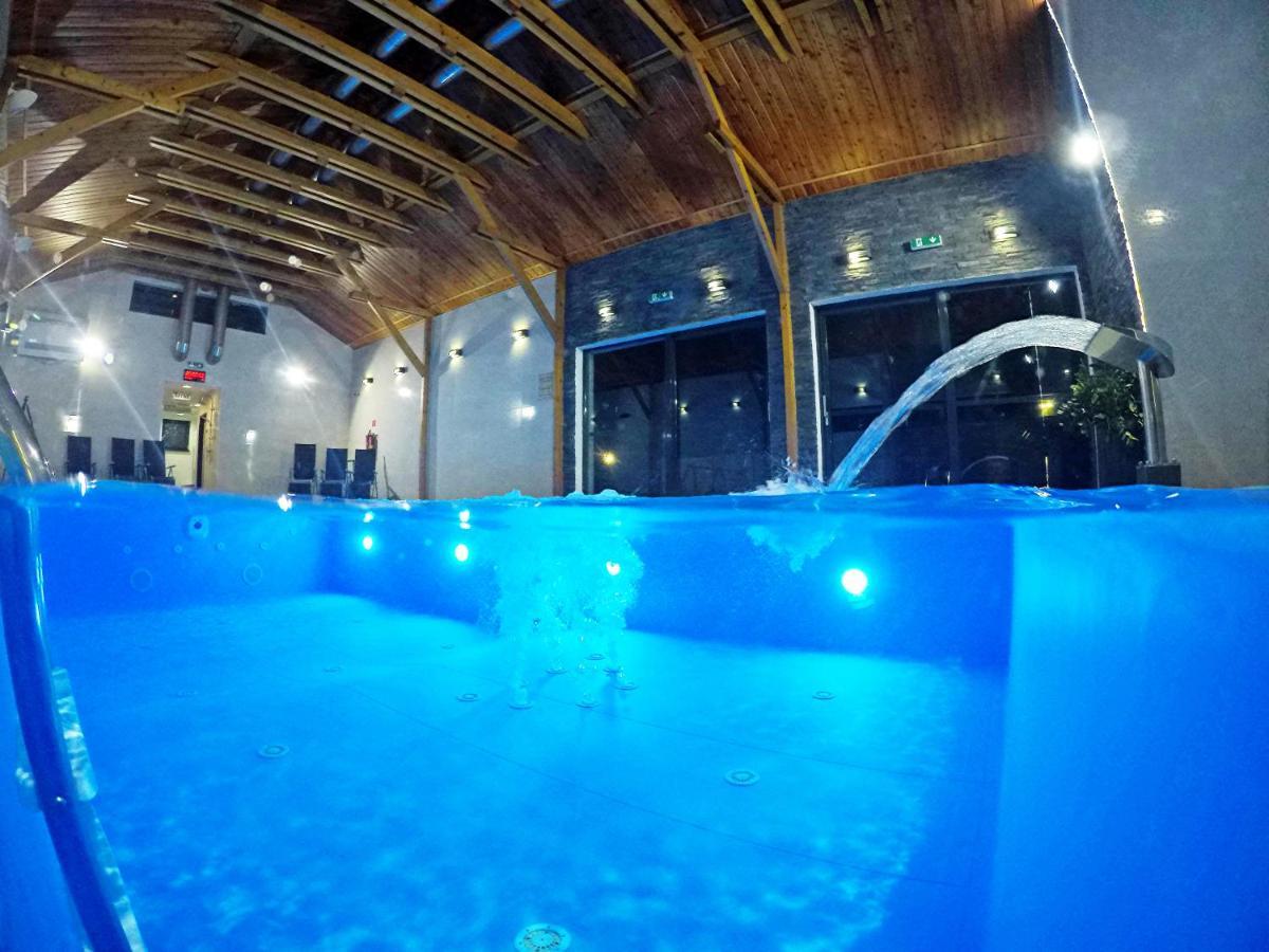 Medzilaborce Typton Hotel&Spa מראה חיצוני תמונה