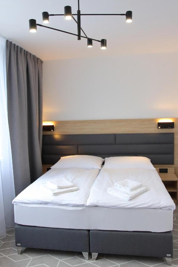 Medzilaborce Typton Hotel&Spa מראה חיצוני תמונה