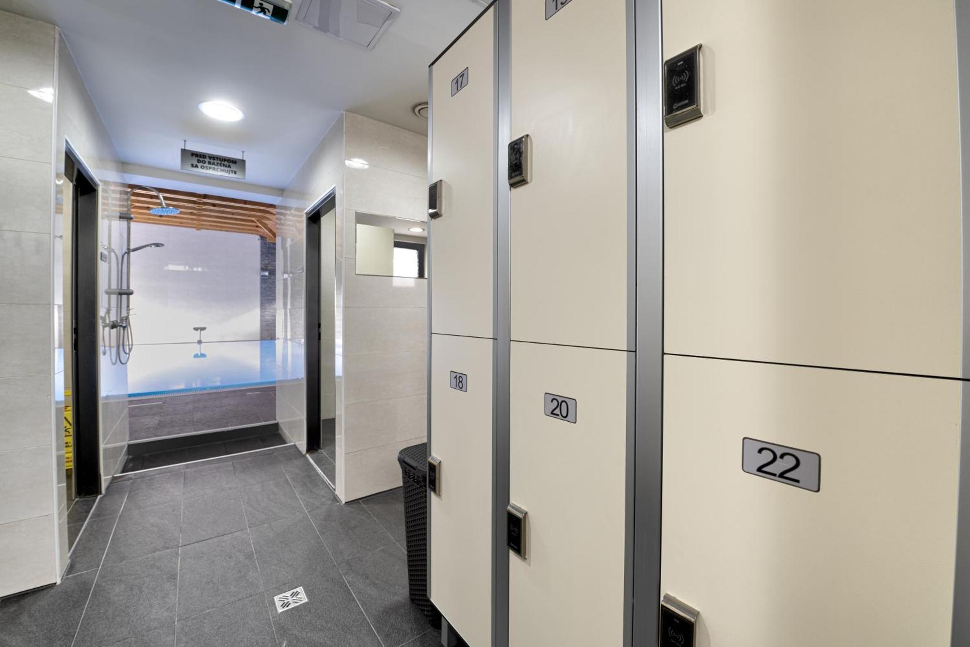 Medzilaborce Typton Hotel&Spa מראה חיצוני תמונה