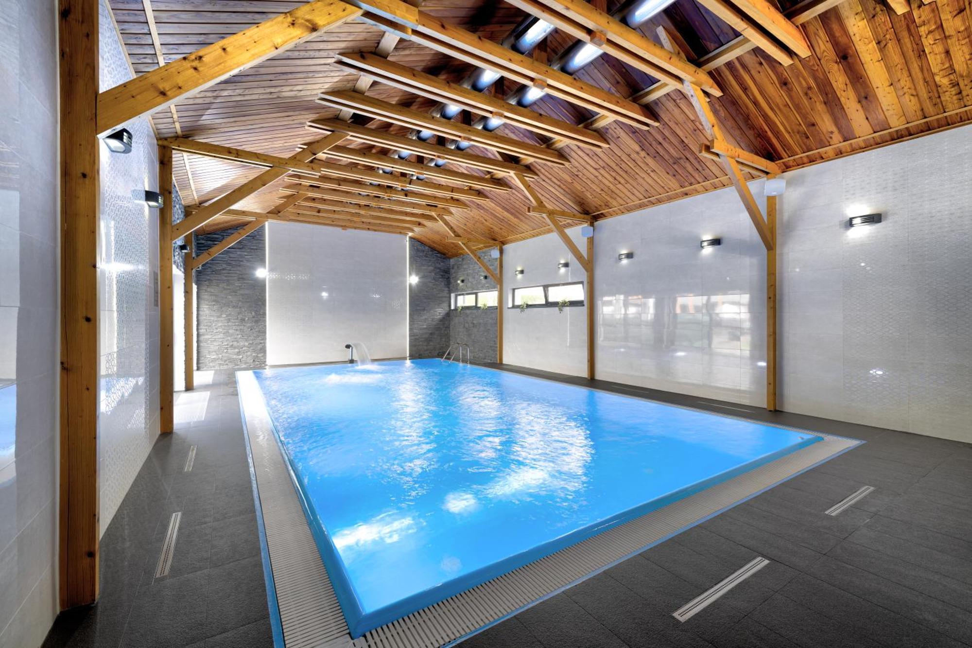 Medzilaborce Typton Hotel&Spa מראה חיצוני תמונה
