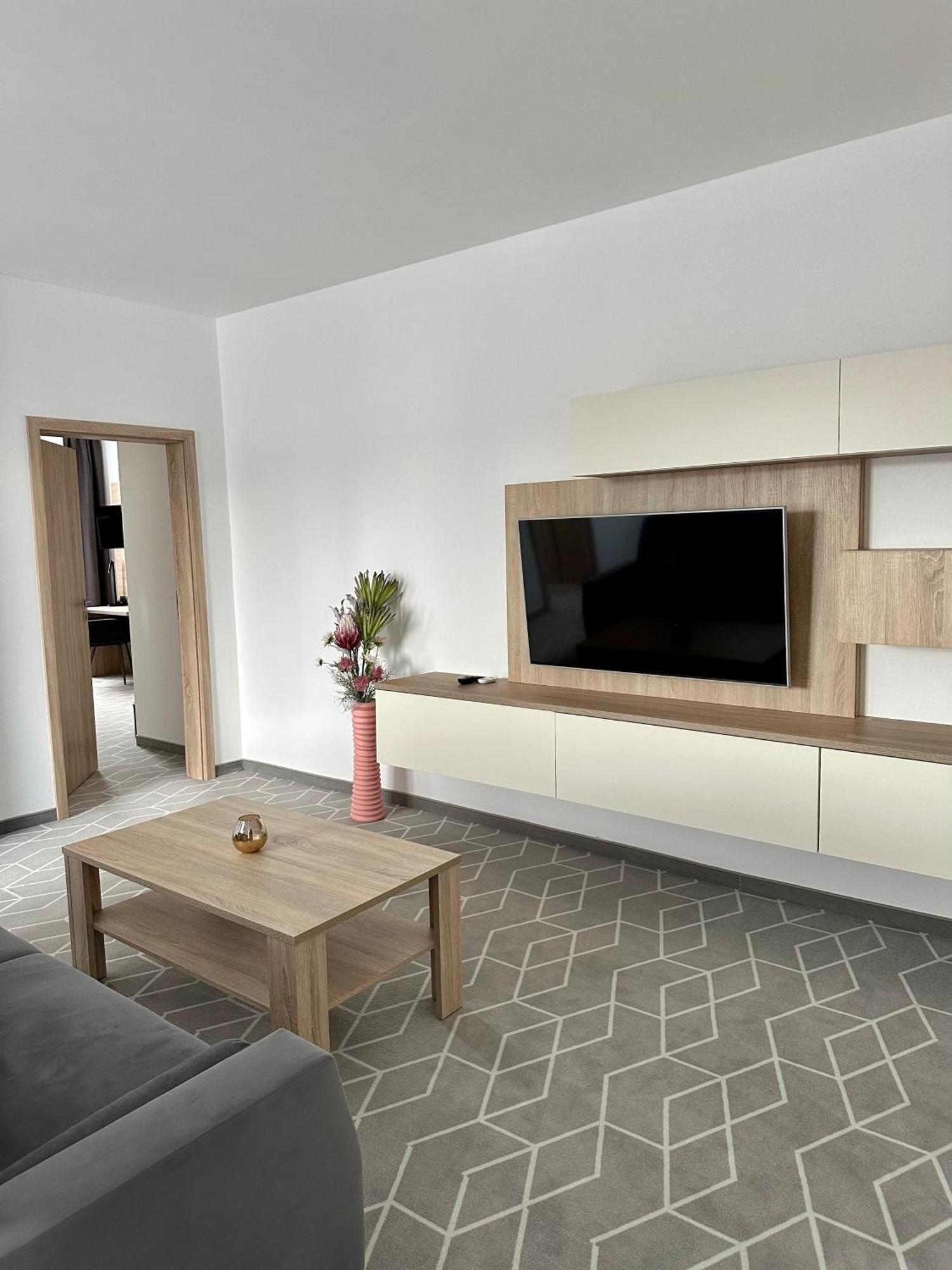 Medzilaborce Typton Hotel&Spa מראה חיצוני תמונה