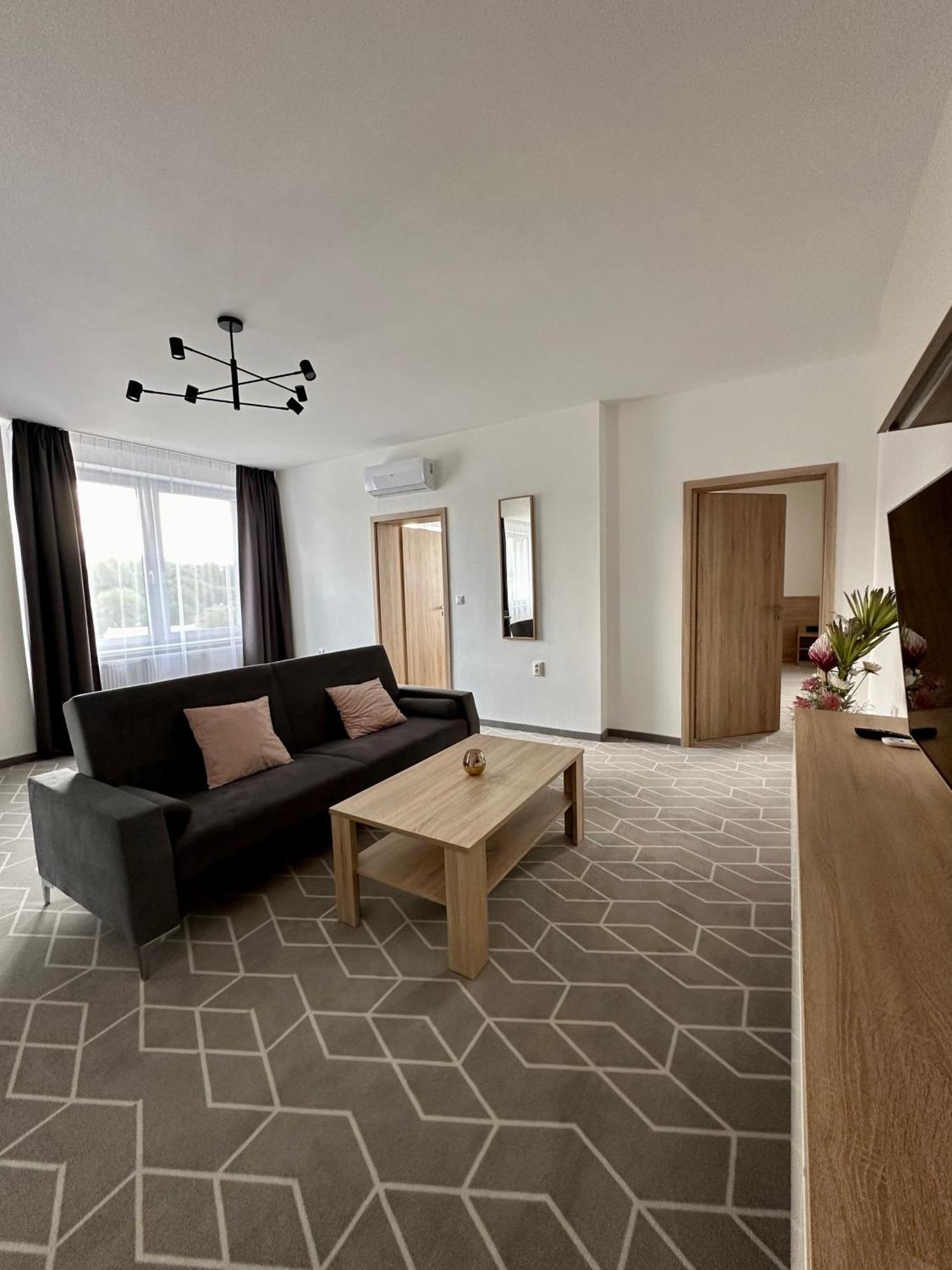 Medzilaborce Typton Hotel&Spa מראה חיצוני תמונה