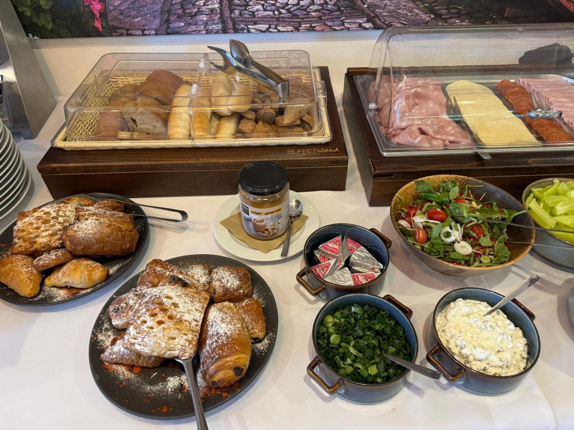 Medzilaborce Typton Hotel&Spa מראה חיצוני תמונה